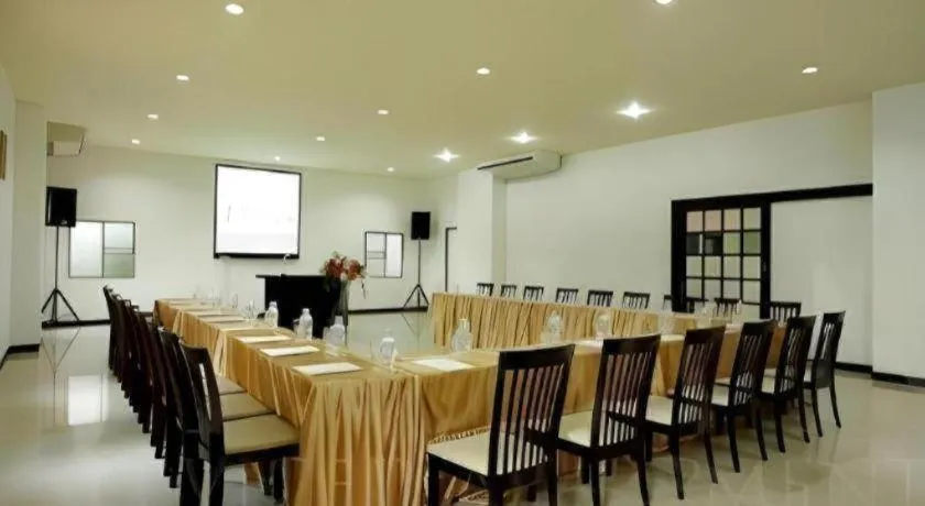 J Town serviced Apartments&hotel