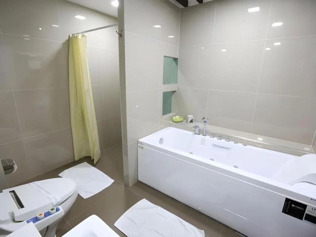 J Town serviced Apartments&hotel