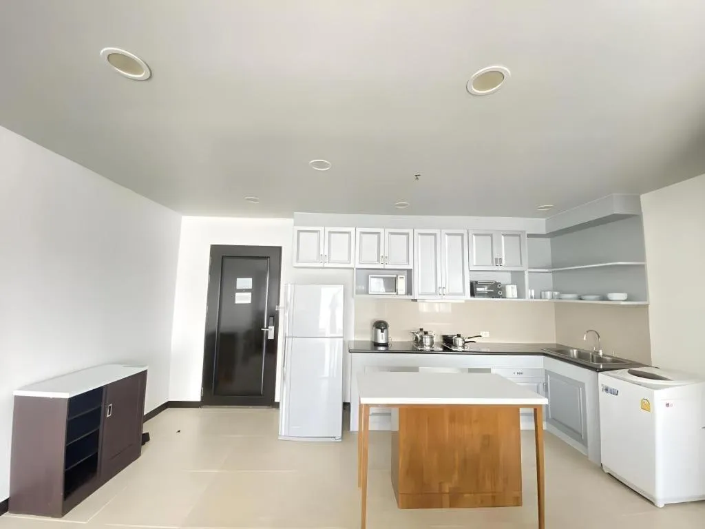 J Town serviced Apartments&hotel