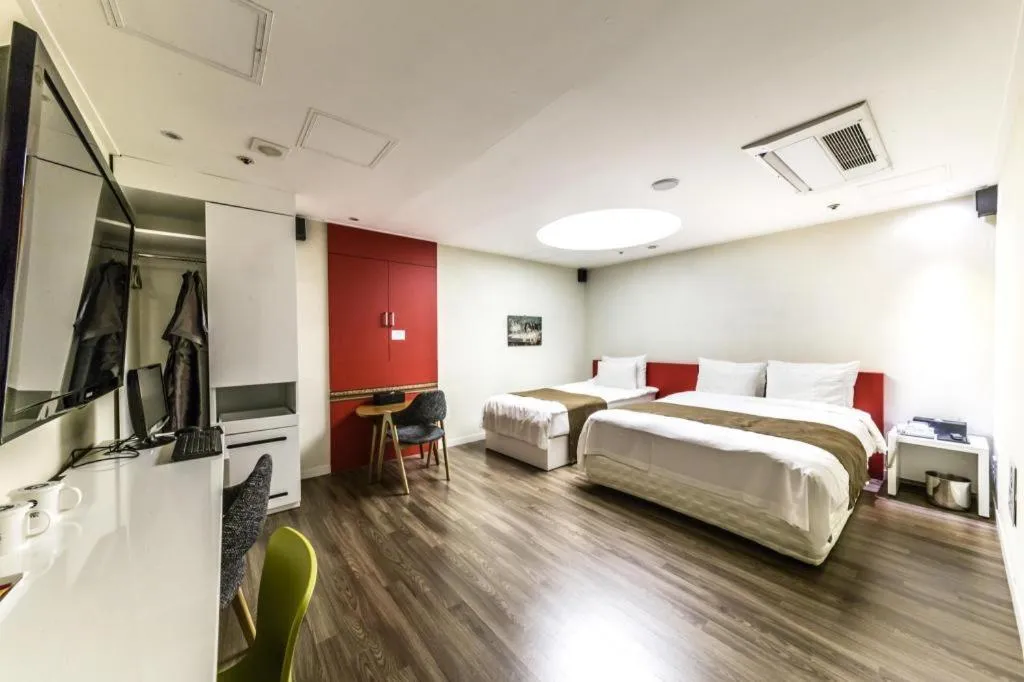 Bed in Nox Boutique Hotel