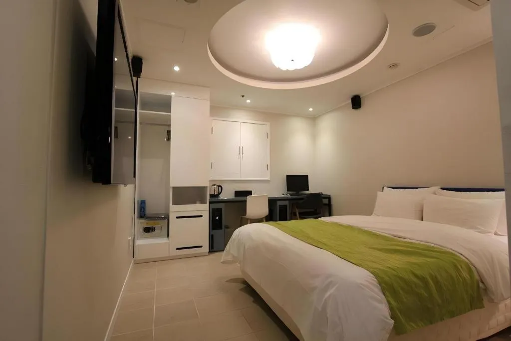 Bed in Nox Boutique Hotel