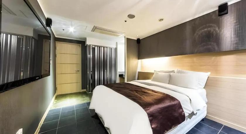 Bed in Nox Boutique Hotel