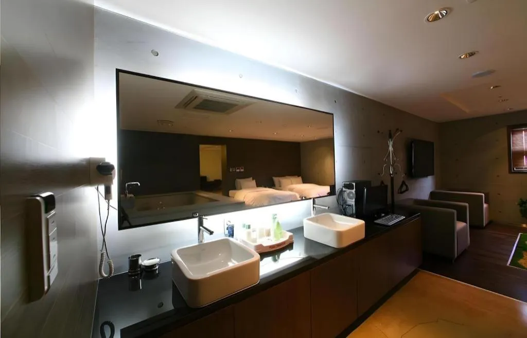 Bed in Nox Boutique Hotel