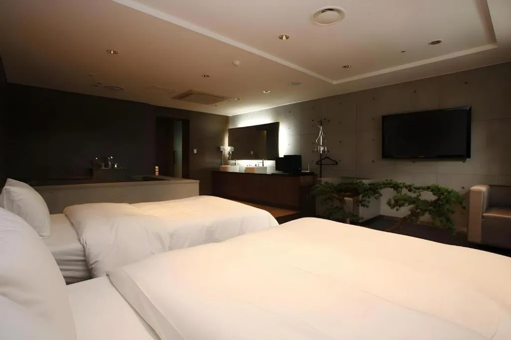 Bed in Nox Boutique Hotel