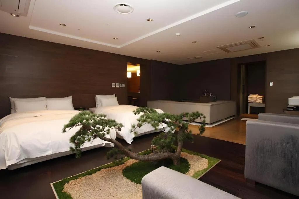 Bed in Nox Boutique Hotel