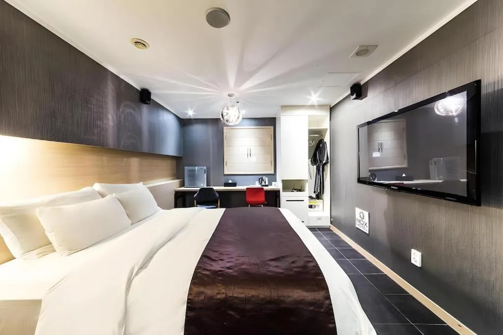 Bed in Nox Boutique Hotel