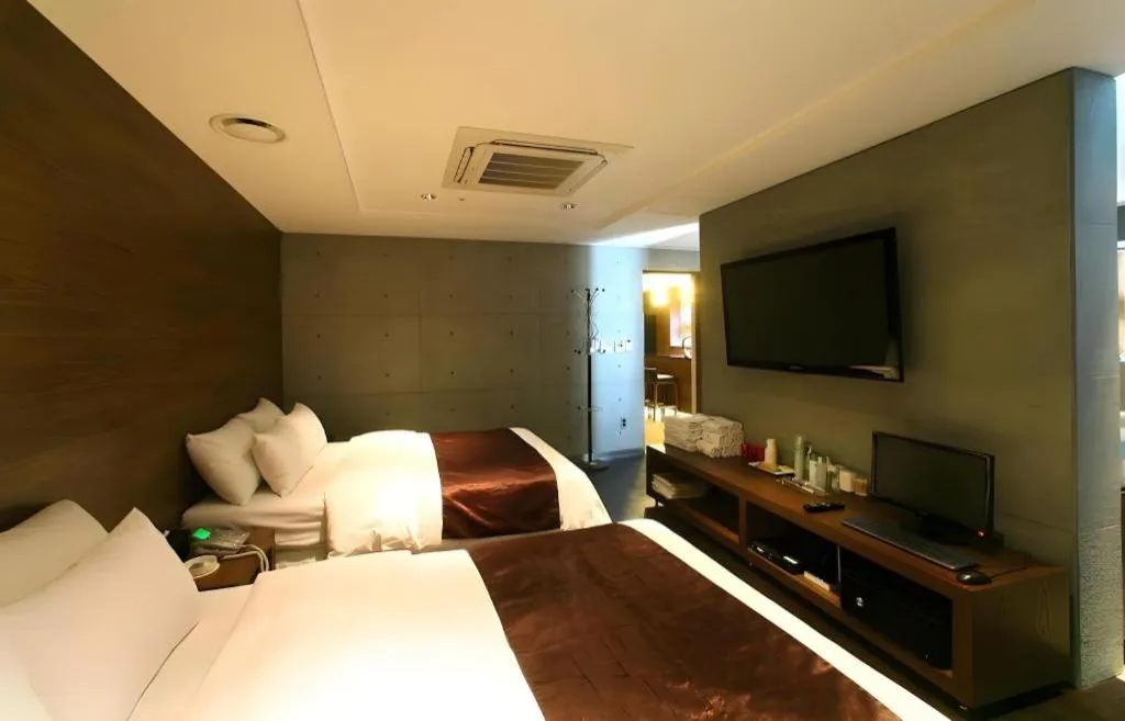 Bed in Nox Boutique Hotel