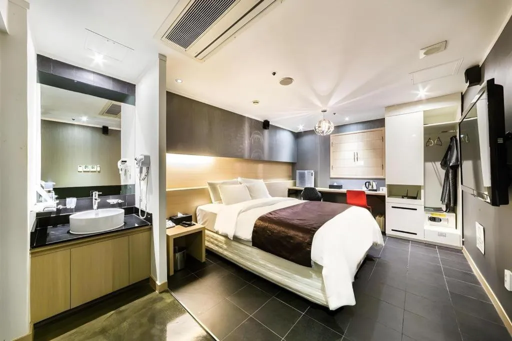 Bed in Nox Boutique Hotel