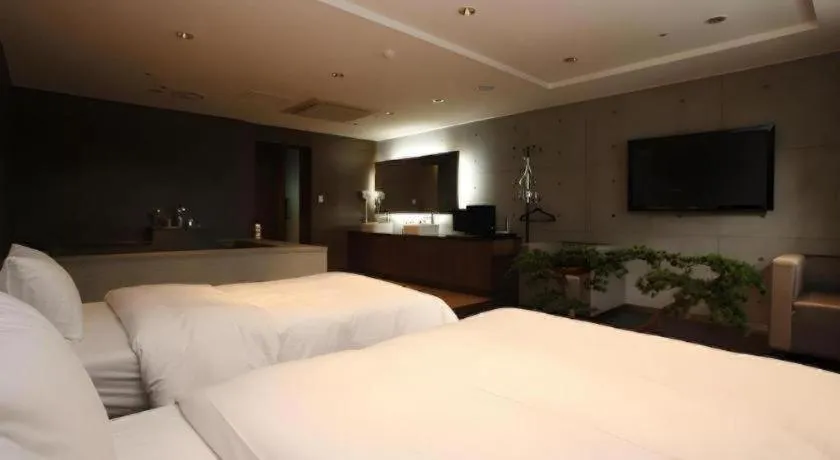 Bed in Nox Boutique Hotel
