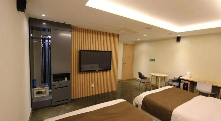 Bed in Nox Boutique Hotel