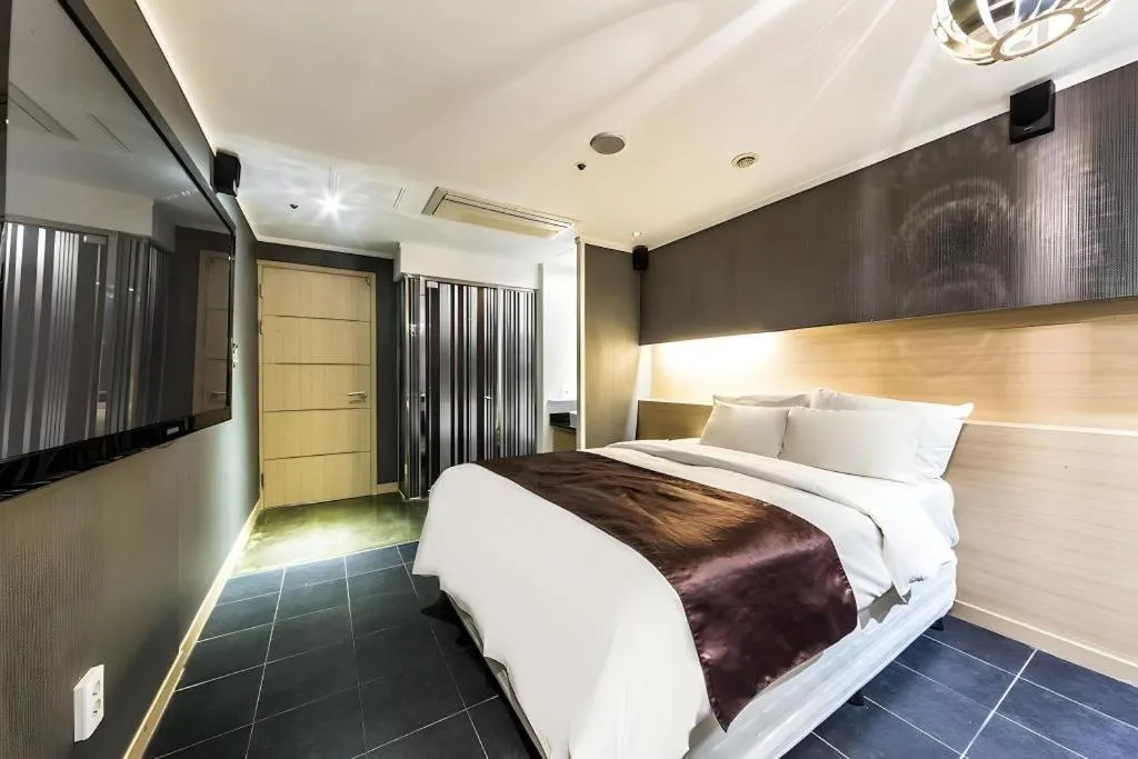 Bed in Nox Boutique Hotel