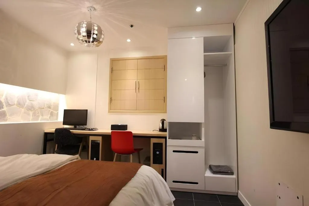 Bed in Nox Boutique Hotel