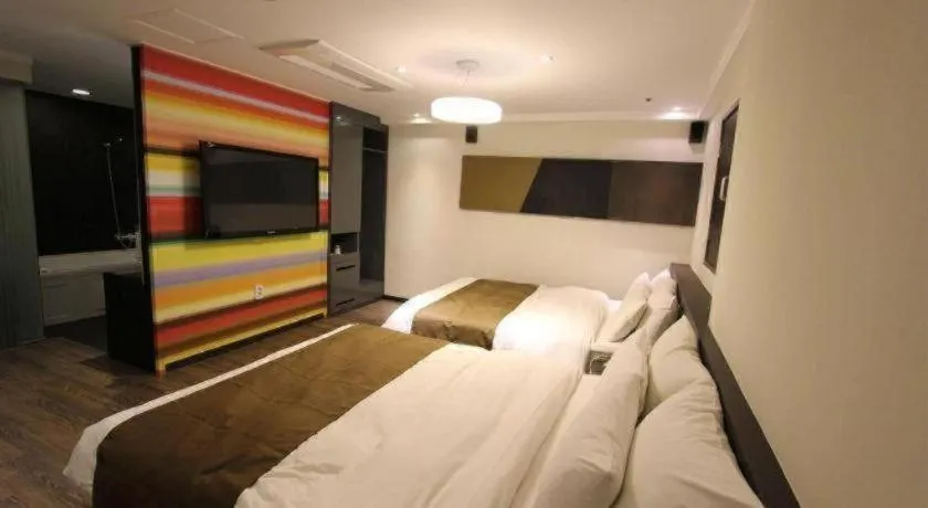 Bed in Nox Boutique Hotel