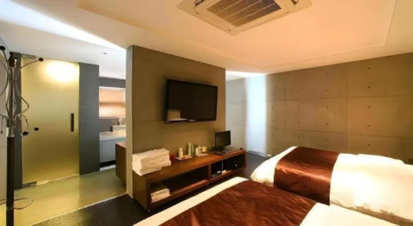 Bed in Nox Boutique Hotel