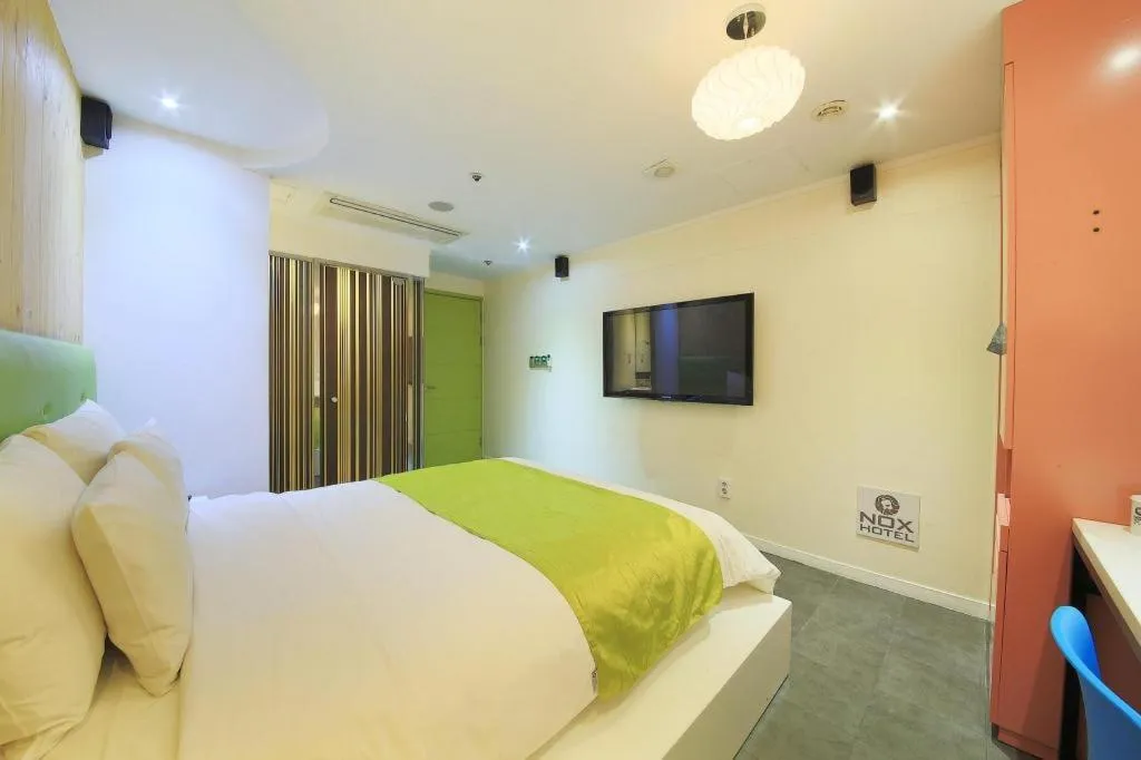 Bed in Nox Boutique Hotel