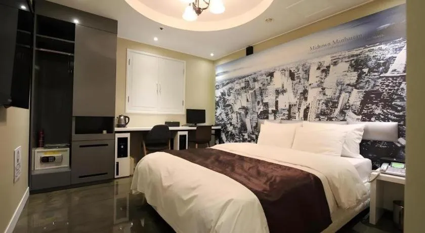 Bed in Nox Boutique Hotel