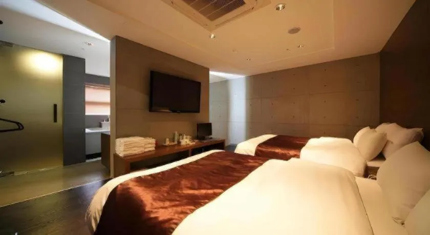 Bed in Nox Boutique Hotel