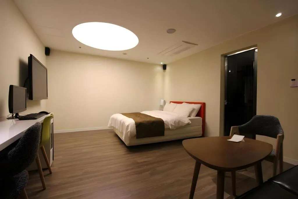 Bed in Nox Boutique Hotel