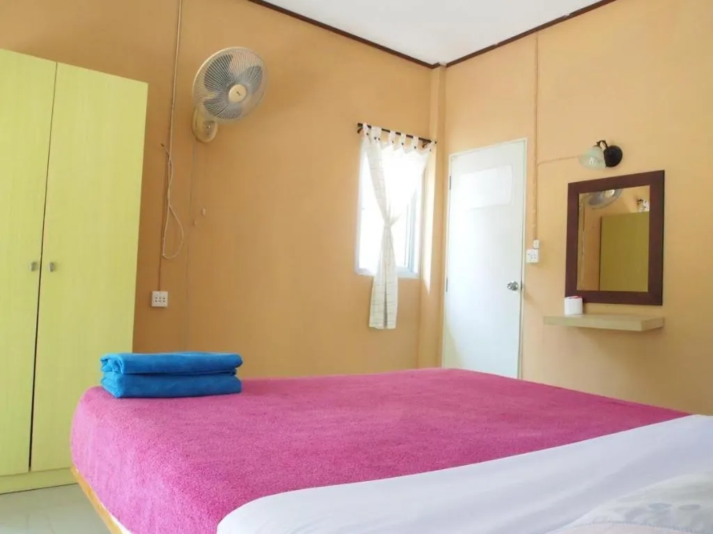 Bed in Jinta Beach Bungalow