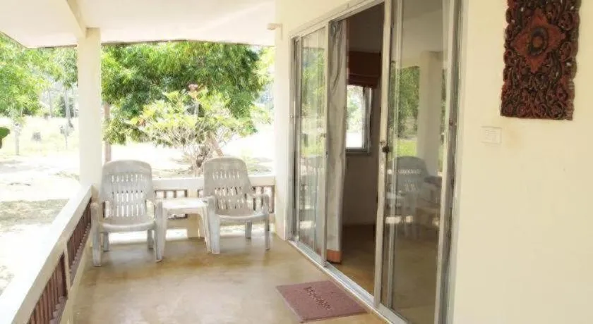 Jinta Beach Bungalow