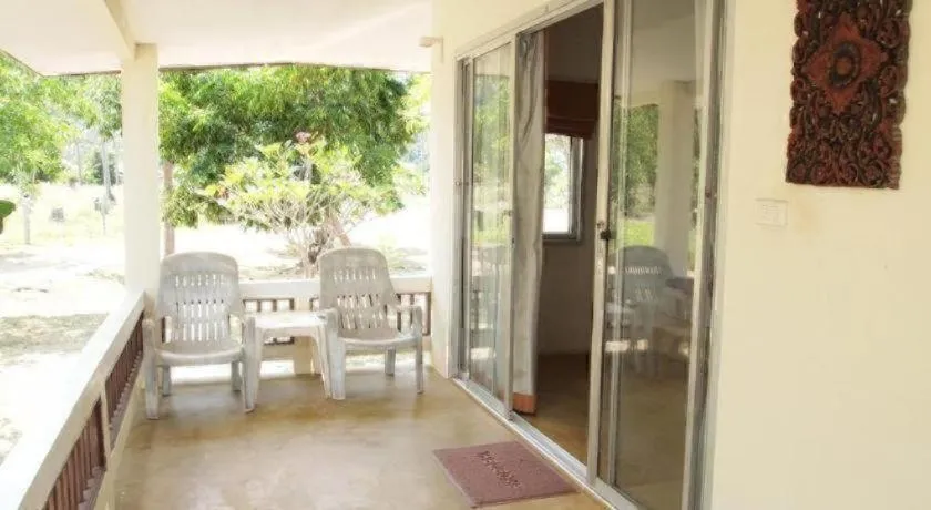 Jinta Beach Bungalow