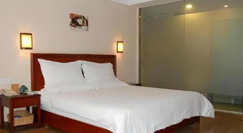 Bed in GreenTree Inn Nanning Langdong Hotel