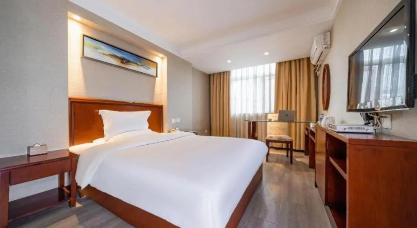 Bed in GreenTree Inn Nanning Langdong Hotel