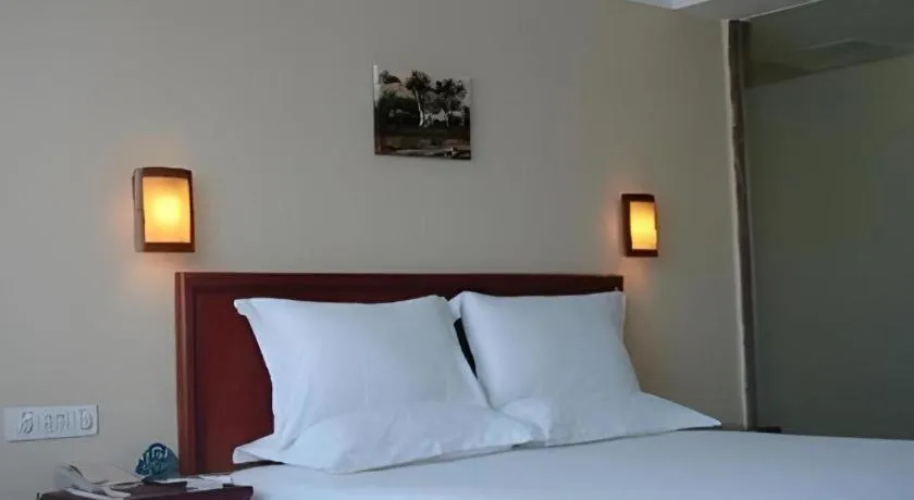 Bed in GreenTree Inn Nanning Langdong Hotel