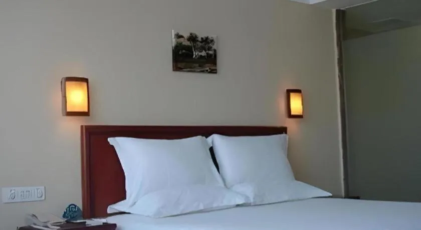 Bed in GreenTree Inn Nanning Langdong Hotel