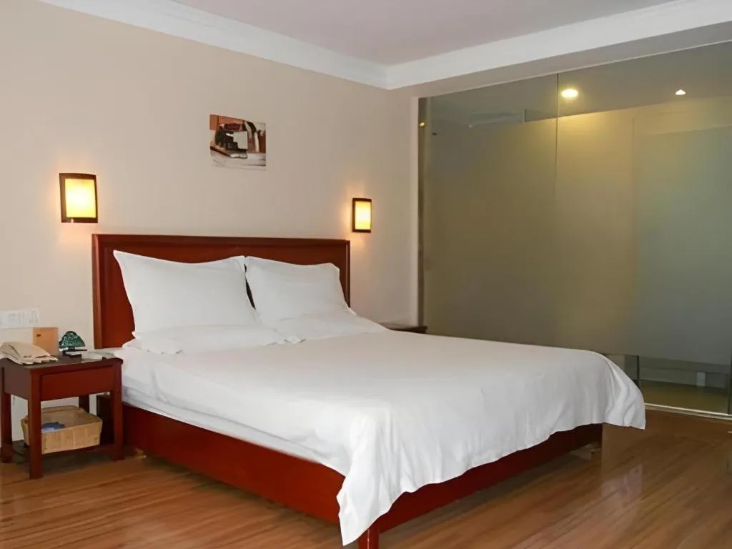 Bed in GreenTree Inn Nanning Langdong Hotel
