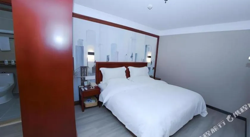 Bed in GreenTree Inn Nanning Langdong Hotel