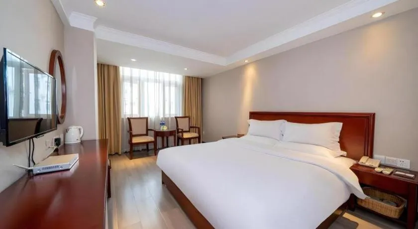Bed in GreenTree Inn Nanning Langdong Hotel
