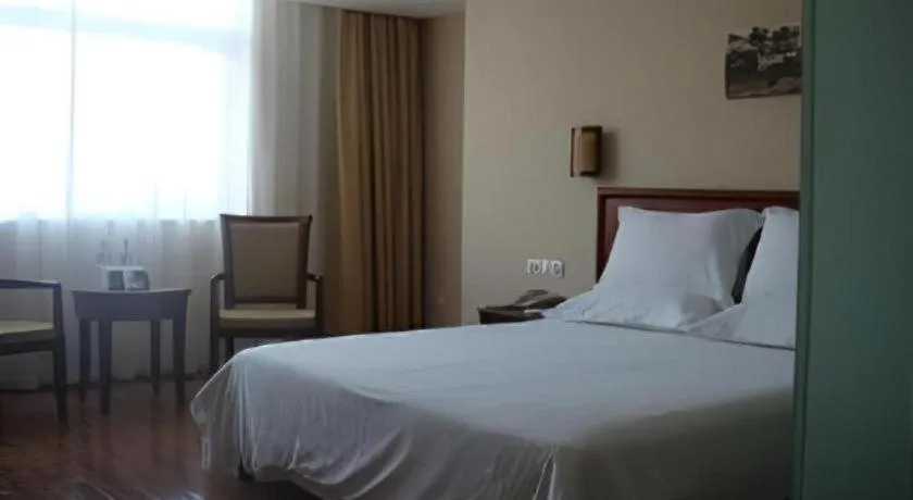 Bed in GreenTree Inn Nanning Langdong Hotel