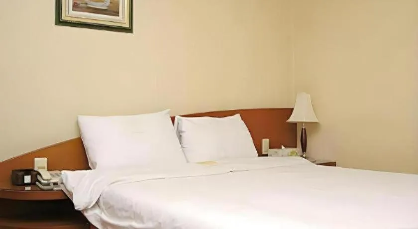 Bed in Mirabell Motel