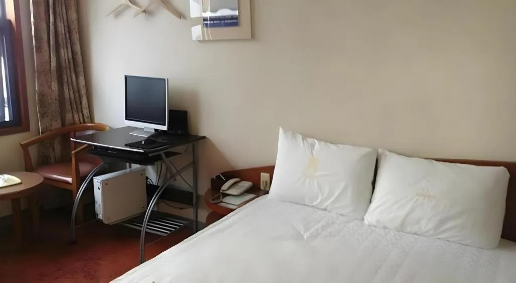 Bed in Mirabell Motel