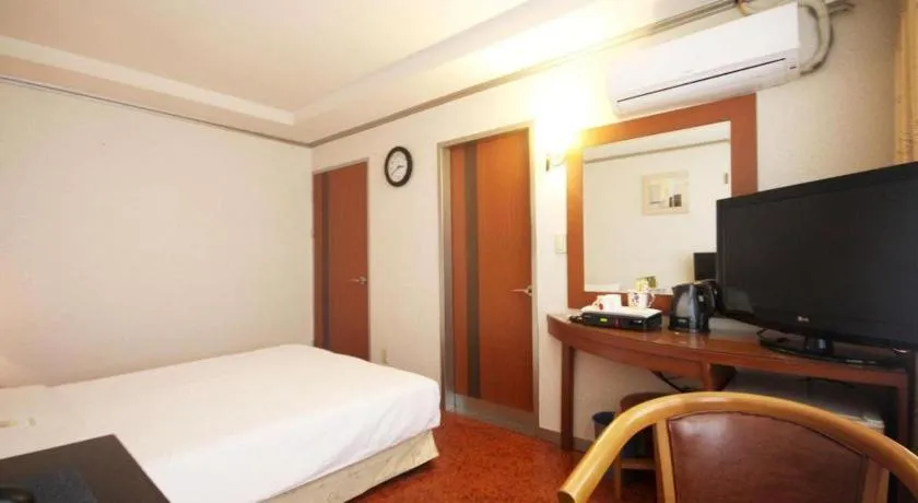 Bed in Mirabell Motel