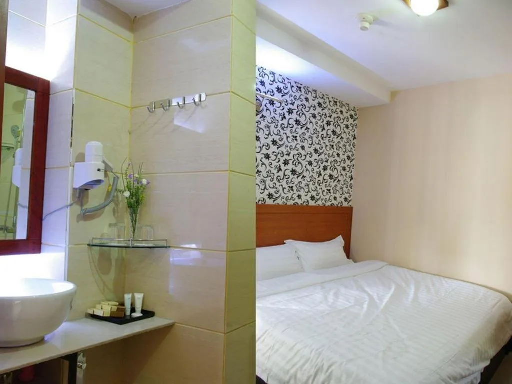 Bed in An Dong Center Hotel Chinatown Saigon