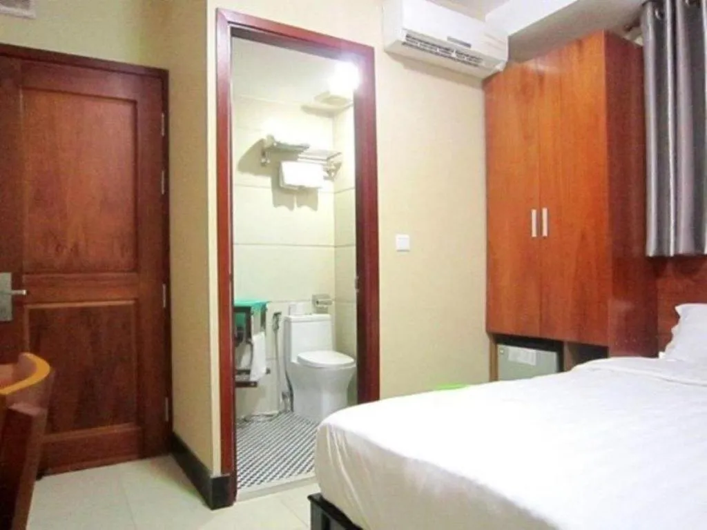 Bed in An Dong Center Hotel Chinatown Saigon