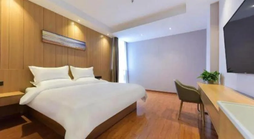 Bed in Starway Hotel Hongqiao Junction Center Branch