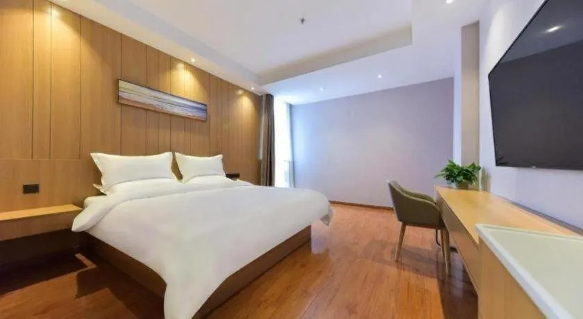 Bed in Starway Hotel Hongqiao Junction Center Branch
