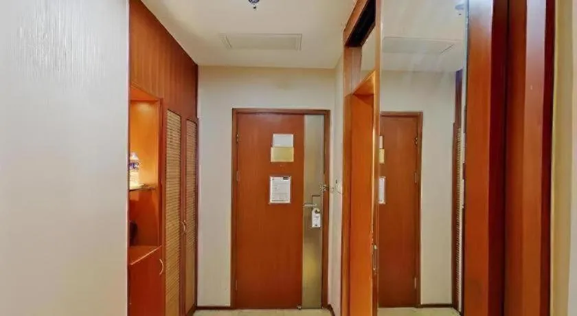 Starway Hotel Hongqiao Junction Center Branch