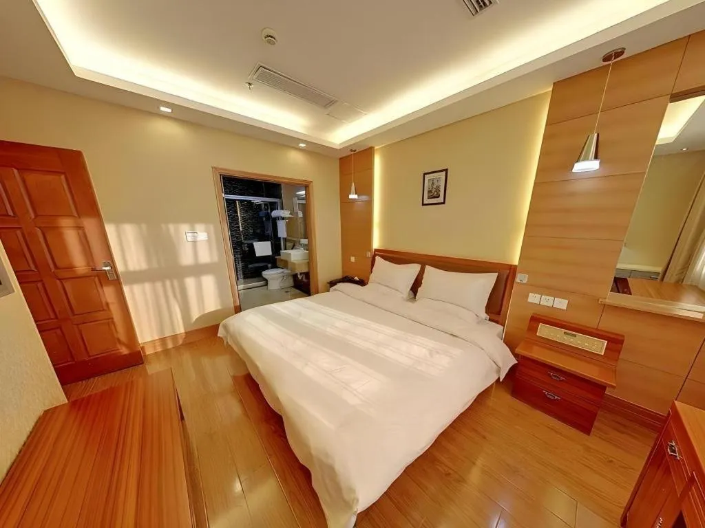 Bed in Starway Hotel Hongqiao Junction Center Branch