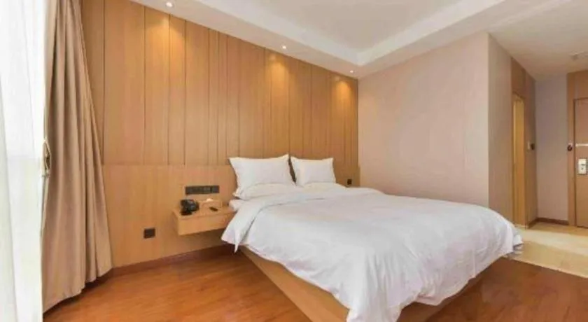 Bed in Starway Hotel Hongqiao Junction Center Branch