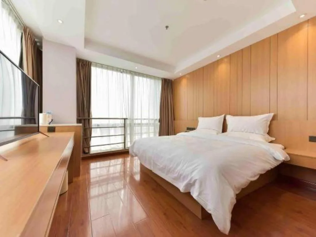 Bed in Starway Hotel Hongqiao Junction Center Branch