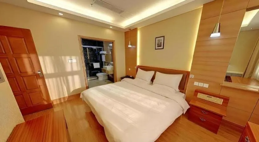 Bed in Starway Hotel Hongqiao Junction Center Branch