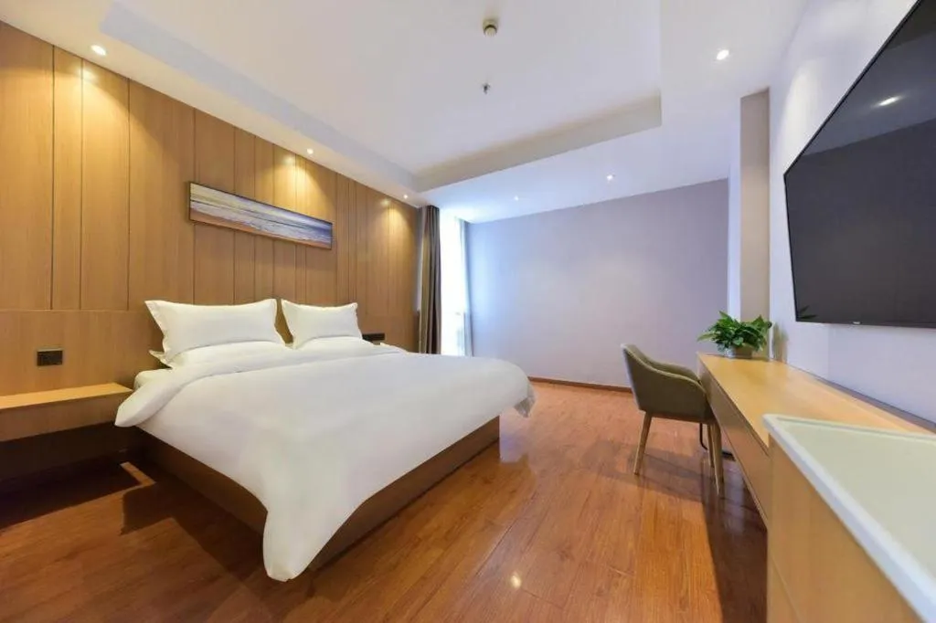 Bed in Starway Hotel Hongqiao Junction Center Branch