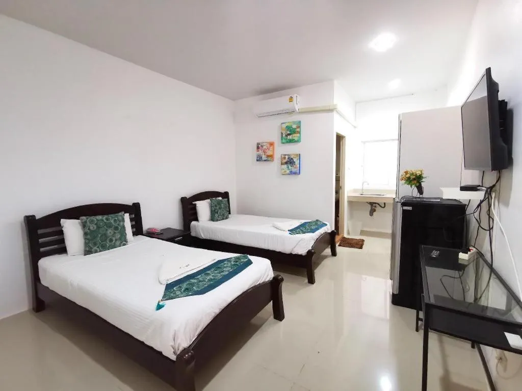 Bed in Phet Cha-am Plaza&Resort