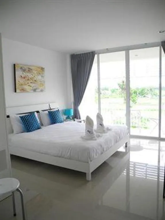 Bed in Phet Cha-am Plaza&Resort