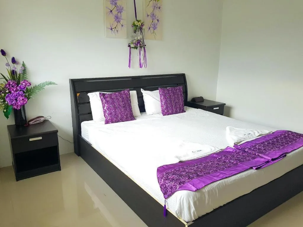 Bed in Phet Cha-am Plaza&Resort