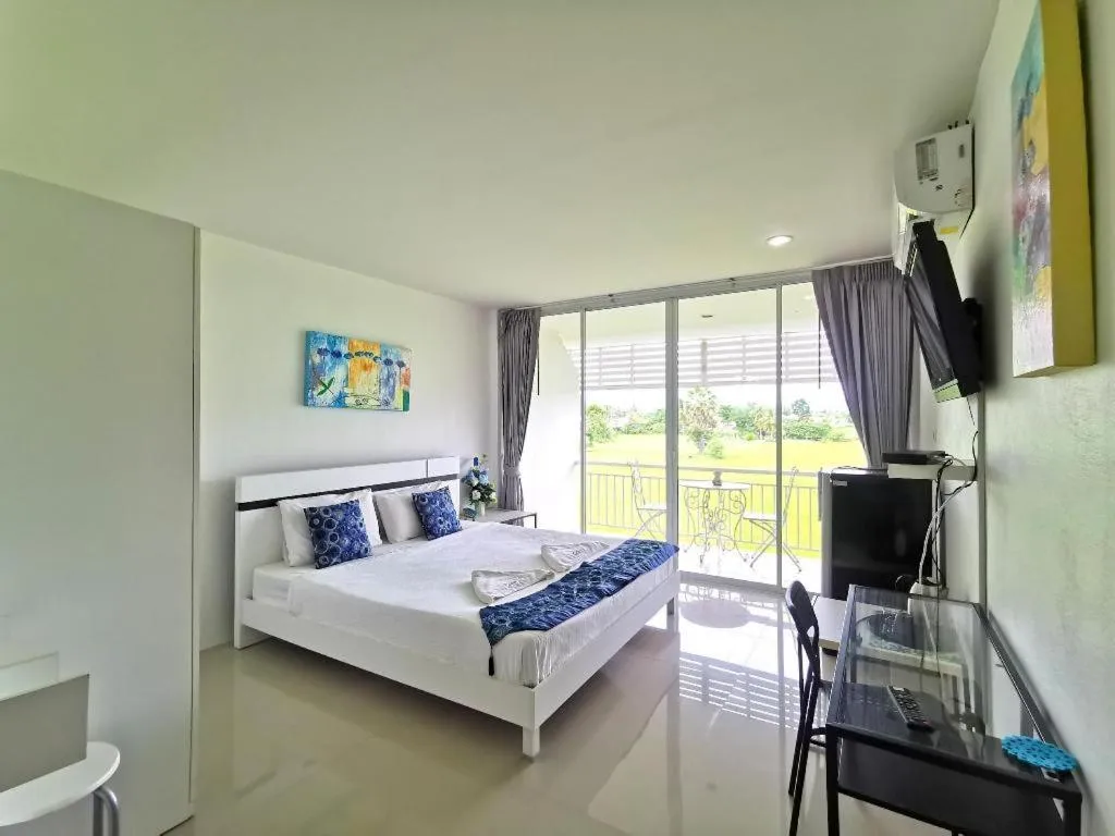 Bed in Phet Cha-am Plaza&Resort